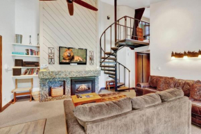 Cozy 2BR Keystone Condo with Pool Access